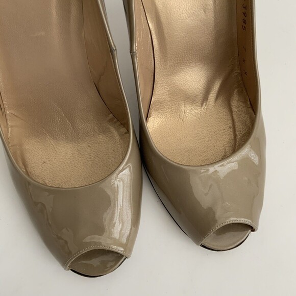 Stuart Weitzman Heels Women Size 7.5 Beige Patent Leather Peep-toe Pumps - Picture 11 of 12
